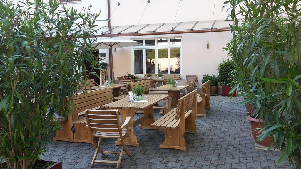 Gasthaus und Hotel Göttler Josef Rumeltshausen Exterior foto
